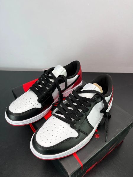 

2023 pre-order jul 28th 2023 basketball shoes men women jumpman 1 1s low og black toe white black-red the lifestyles designer outdoor-indoor