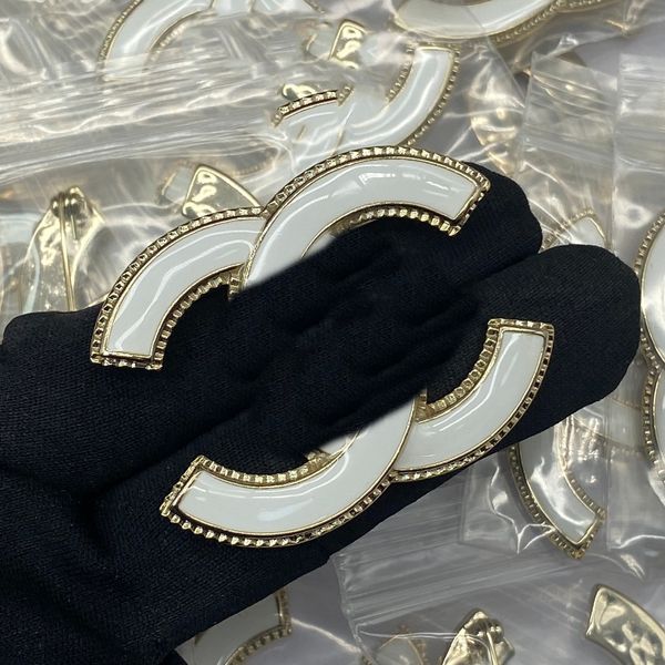 

ccity pins brooches various new internet celebrity women c brooche fashion designer pins tassels pearl crystal woman accessories for dinner, Gray