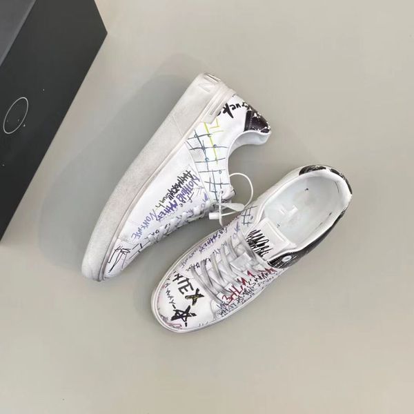 

wholesale diy graffiti casual shoes men's designer band t-shirt fashion black and white short sleeve luxury letter pattern.