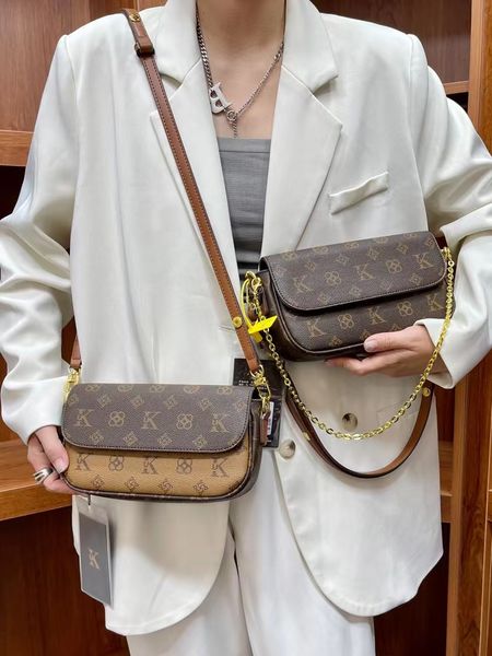 

designers women's shoulder bag presbyopia printed one shoulder oblique straddle portable chain bag mini handbags 2023