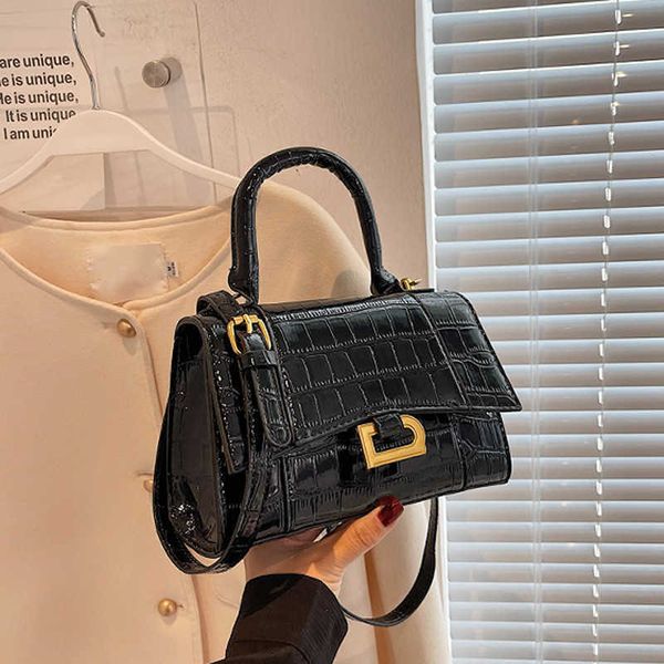 

advanced feeling bag 2023 new fashion crocodile pattern single shoulder crossbody hourglass glossy hand with a foreign texture