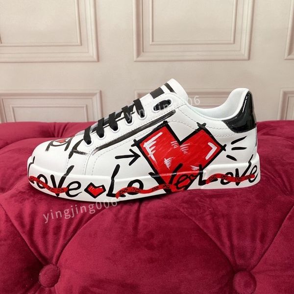 

new brand designer casual shoes for men flat sneakers low panda black grey fog chunky glow triple dunks strange love2023