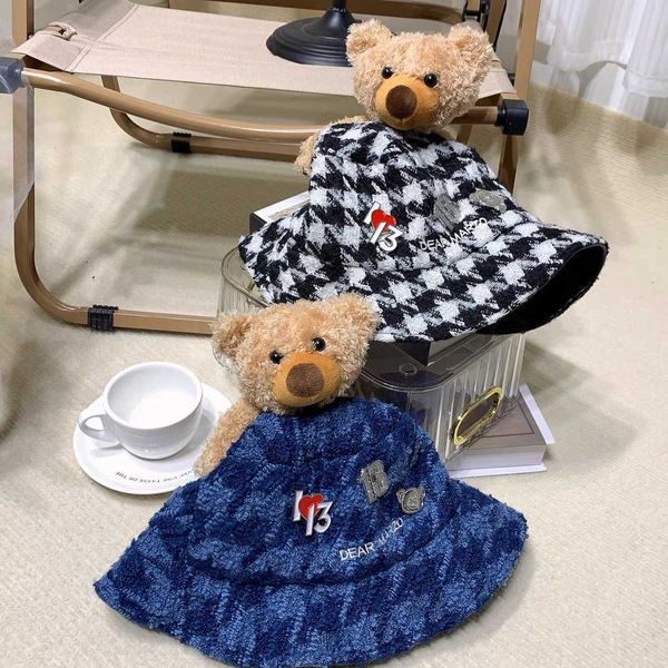 

wide brim hats luxury brand korean doll bear bucket hat with metal charms for women houndstooth boucle fisherman caps 2022 new j230503, Blue;gray