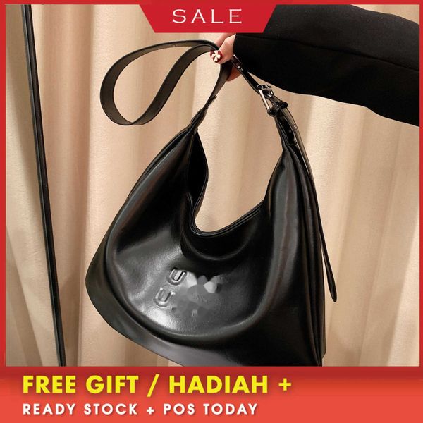 

luxury brand shoulder bag fashion designer bag 2023 large capacity tote minority korean version simple classic style one shoulder msenger st