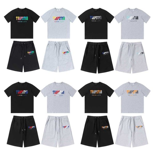 

trendy brand trapstar towel embroidered short sleeved shorts set casual loose fitting for men and women, Black;white