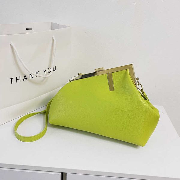 

2023 fashion niche design clip mouth for women's new high-end texture crossbody shoulder with mesh red handbag