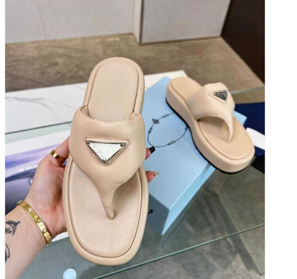 

bread slippers women's four seasons simple indoor and outdoor soft thick wear-resistant non-slip bath couple slippers, black, classic
