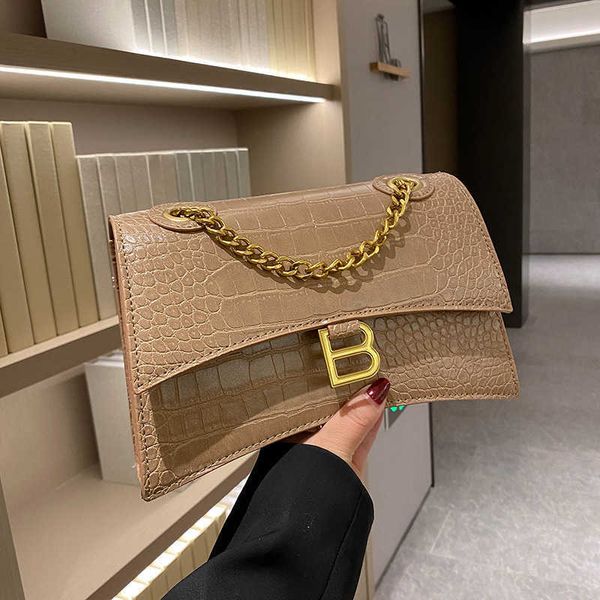 

2023 fashion hand ins minority chain messenger new versatile stone casual shoulder portable bag trend