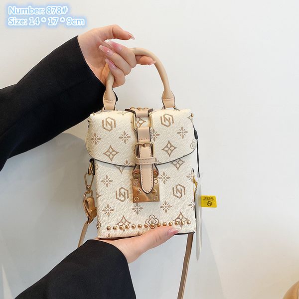 

factory wholesale ladies shoulder bags 3 colors street fashion styling leather hard box bag sweet printed handbag personalized rivet mobile