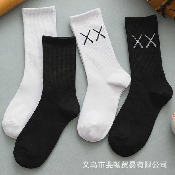 

socks ins fashion socks fashion brand street black and white hip hop medium stockings men's and women's basketball socks sports so