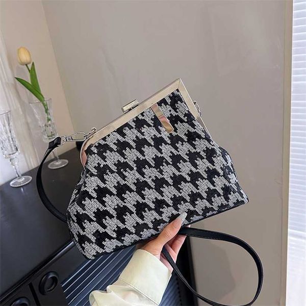 

14% off 2023 handbag korean fashion sequin summer new women's popular online live broadcast same style shoulder clip straddle bag tide