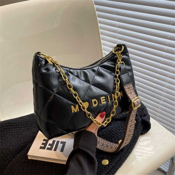 

2022 new high capacity color simple diamond grid letter commuter versatile one shoulder crossbody bag factory outlet 70% off