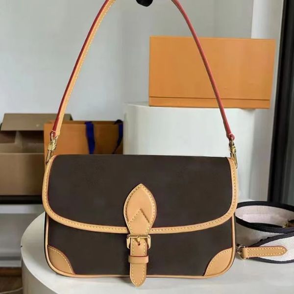 

luxurys designers handbags purses montigne bag women tote brand letter embossing leather crossbody shoulder bags baguette