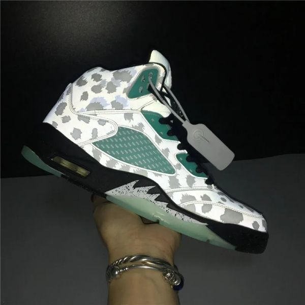 

2023 basketball shoes new customs jumpman 5 white black island green snow leopard v fashion sport chaussures sneakers good quality come with