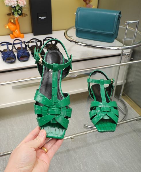 

2023 sandal designers latest heterosexual heel sandal are eyecatching super beautiful spring and summer womens fashion and sandal, Black