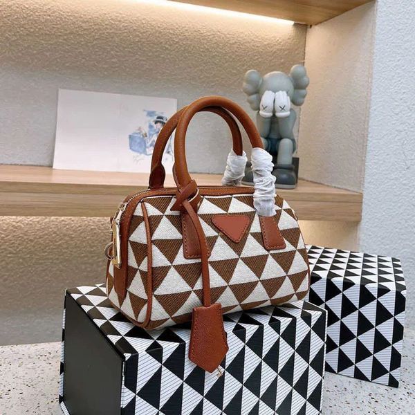 

designer bags shoulder bags totes pillow handbags triangle handle bag women crossbody purse designer luxury handbag canvas boston wallets 22, Black;red