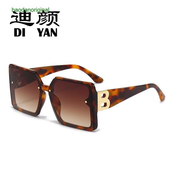 

burbrerys designer sunglasses new fashion large frame sunglasses personalized outdoor modern street shooting glasses versatile for men and w, White;black