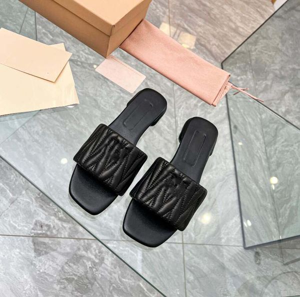 

designer slippers men women sandals with box dust bag card shoes bloom web black floral strawberry print slide leather rubber red sandal sum