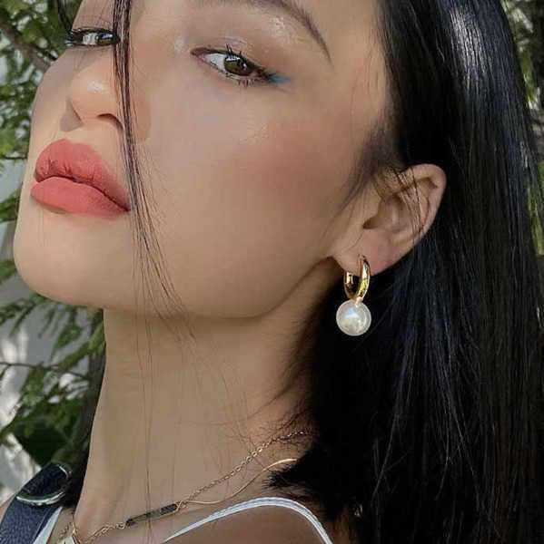 

other fashion accessories european and american french high-end design, exaggerated temperament, simple style, large pearl earrings, female, Golden