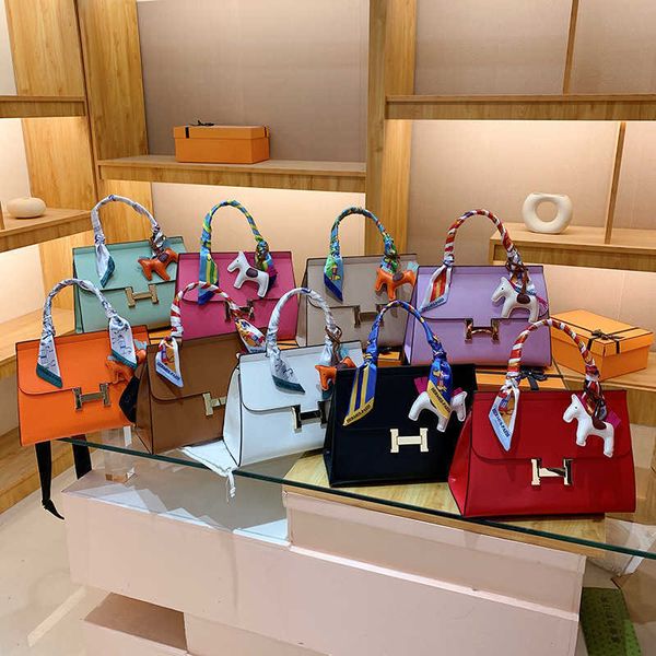 

2023 fashion handbag single shoulder bag for women new crossbody handheld high capacity trendy factory goods advanced scarf pendant