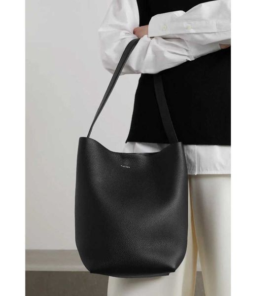 

evening bags classic tote 2023 spring the row j/j park medium size cowhide