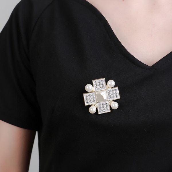 

designer geometric brooches pins brooches fashion ccity womens mens accessories channel pin dress pins for lady fashion jewelry luxury vint, Gray