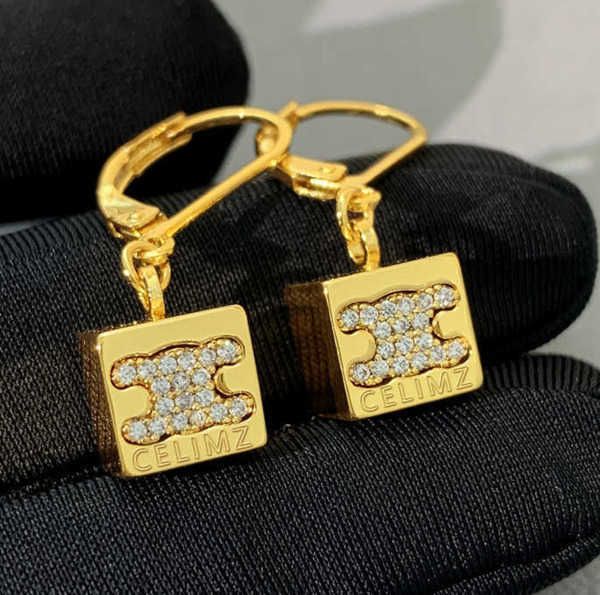

Other Fashion Accessories CELI three-dimensional small square earrings for female niche design, high-end feel earrings, triumphal arch square earrings, gold earrings
