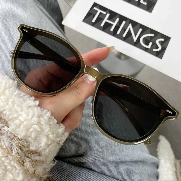 

Fashion designer Gentle monster cool sunglasses GM New Sunset Tone Sunglasses for Men Oval Brown Small Frame Women Gradually Changing Color Glasses