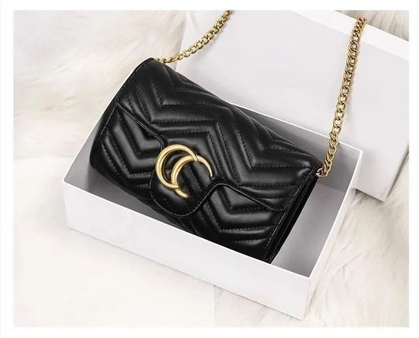 

luxurys women chain crossbody bags designers heart v wave pattern shoulder bags messenger bags pruse chain tote