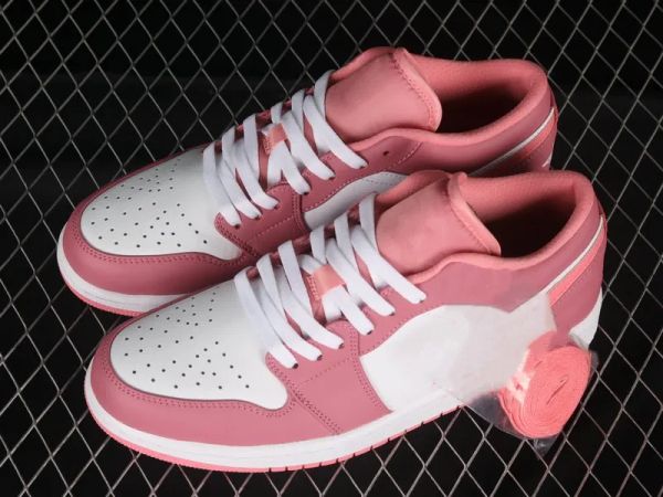 

2023 basketball shoes special edition jumpman 1 low gs desert berry coral chalk white woman fashion sport zapatos chaussures sneakers ship w