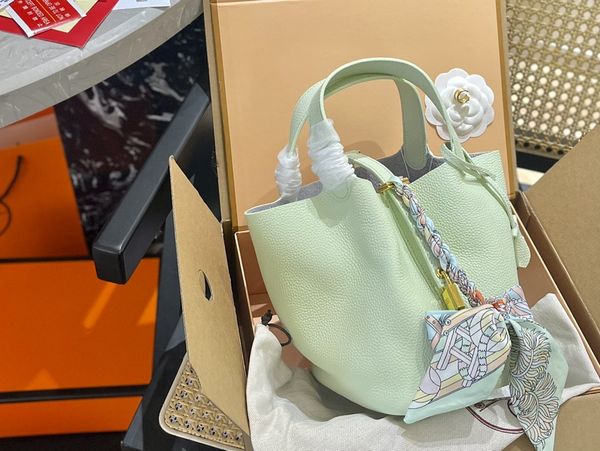 

fashion handbag casual style shoulder bag designer classic versatile wear-resistant waterproof women's bag fashion week catwalk style, Black