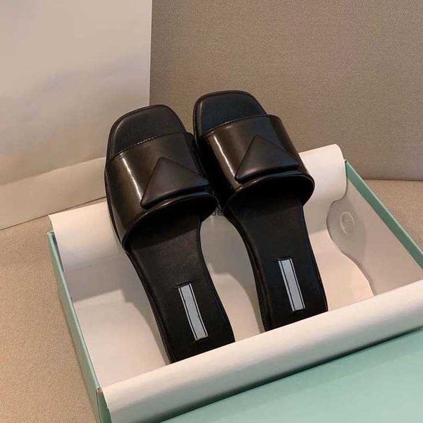 

designer womens designer flat beach sandal slipper essential sandals for spring summer autumn winter moccasins classic black and white