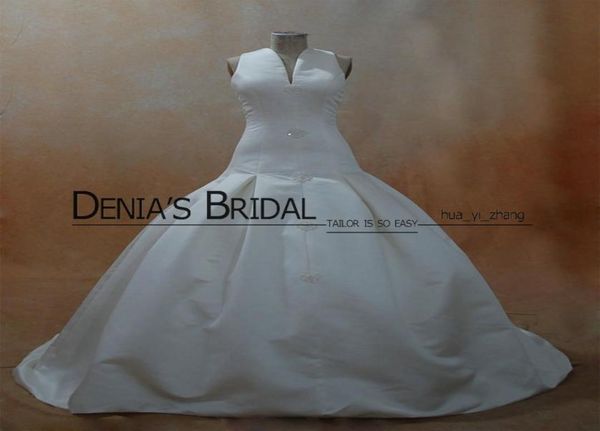 

2017 fit and flare wedding dresses real images satin v neck lace up closure court train lace appliqued wedding gowns3183946, White