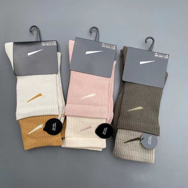 

2023 10 color fashion brand men's cotton socks new style black leisure men women soft breathable summer winter for male sockes a1