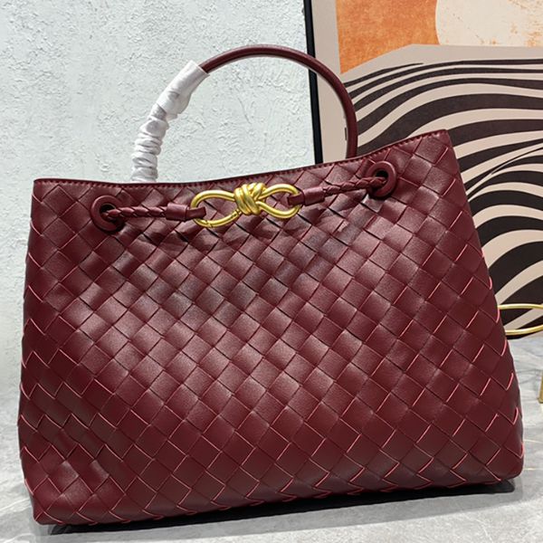 

2023 shark braided bag large capacity hand carried dumpling bag solid color metal handle casual ladies bag wholesale personalized clutch pur