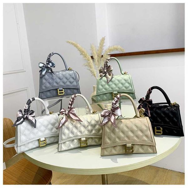 

20% off 2023 handbag women's new korean fashion one shoulder diagonal straddle small square lingge embroidery thread chain underarm bag