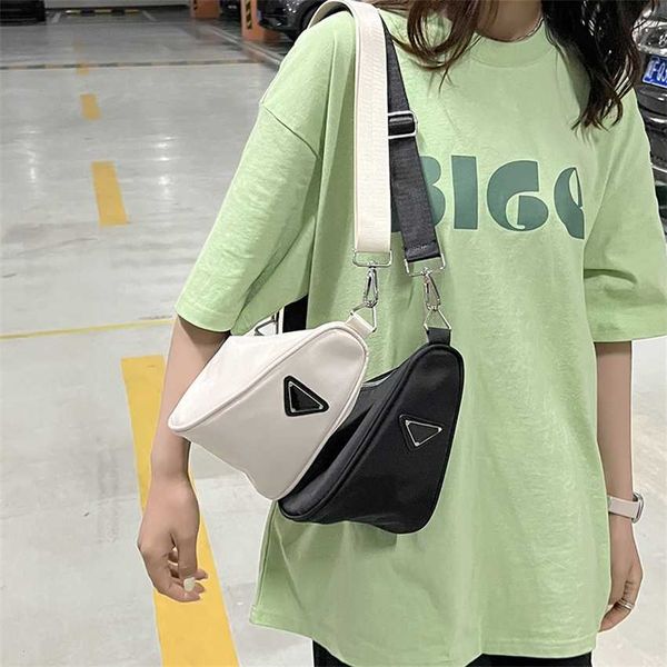 

20% off 2023 fashion hand breast women's new personalized casual dumpling korean version simple outdoor sports crossbody versatile tria