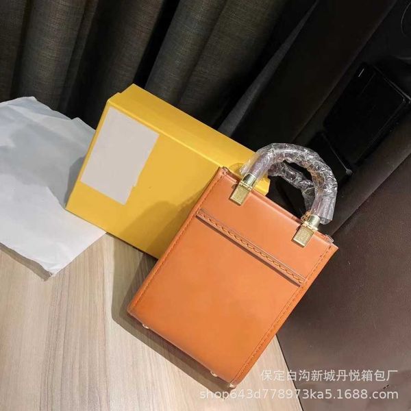 

2023 handbag women's summer new korean fashion one shoulder crossbody mesh red foreign style personalized handheld small square bag