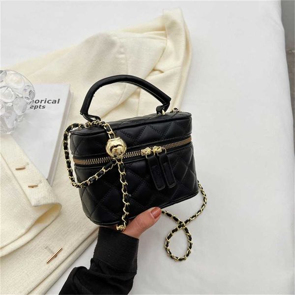 

luxury handbags sale lingge chain mini portable bag 2023 fashion one shoulder crossbody chaoins
