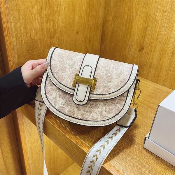 

50% off factory online texture bag 2023 new fashion women's able versatile saddle
