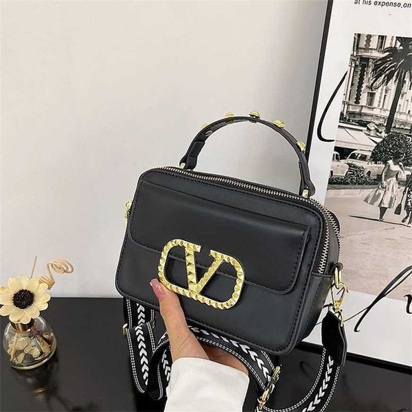 

50% off factory online high beauty french bag women's fashionable versatile handbag texture fashion commuter wide shoulder strap crossb