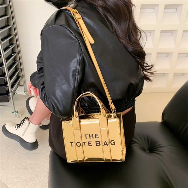 

20% off 2023 fashion hand french niche design pu shiny patent leather women's new fashion trend versatile foreign style one shoulder cr