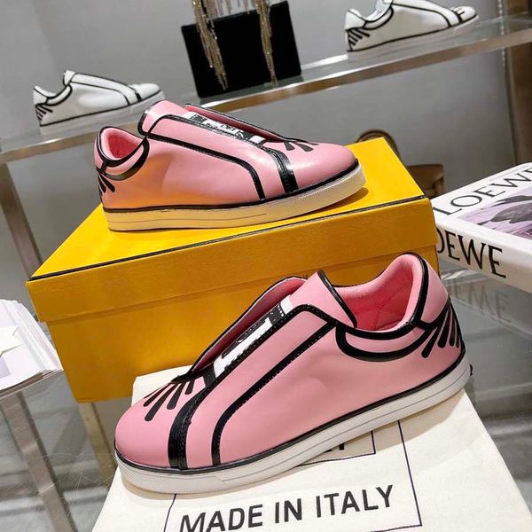 

2023 new low flat sole shoe black and white contrast sports and casual women shoes board shoes