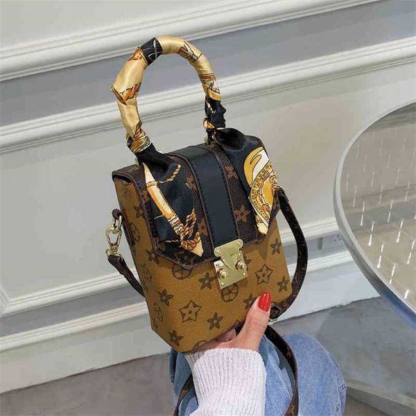 

handbag designer style 2023 korean printed box rivet red portable tide