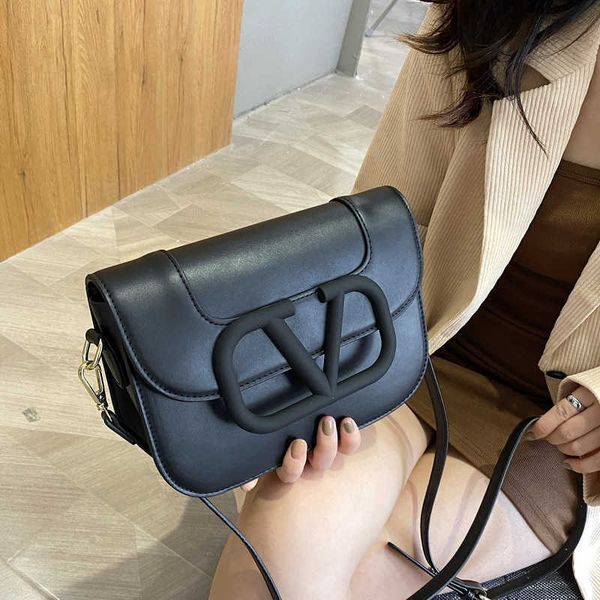 

2023 fashion handbag autumn women's new korean style trendy one shoulder crossbody simple and fashionable handheld small square bag