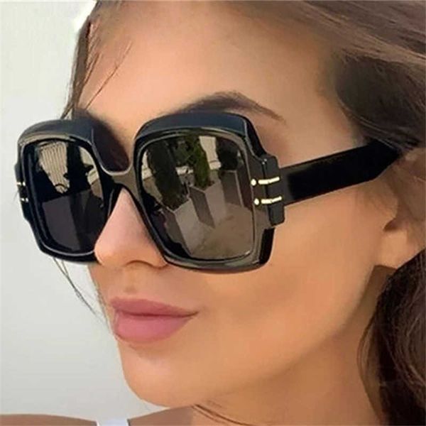 

2021 new korean large frame gradient ocean piece fashion square sunglasses, White;black