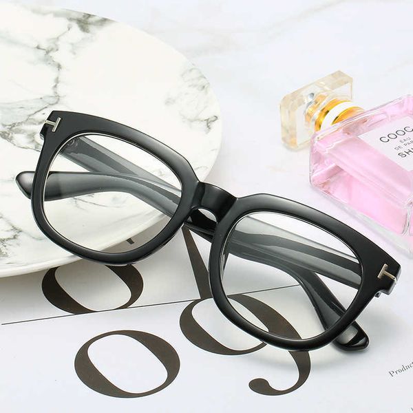 

classic black big frame trendy sunglasses, White;black