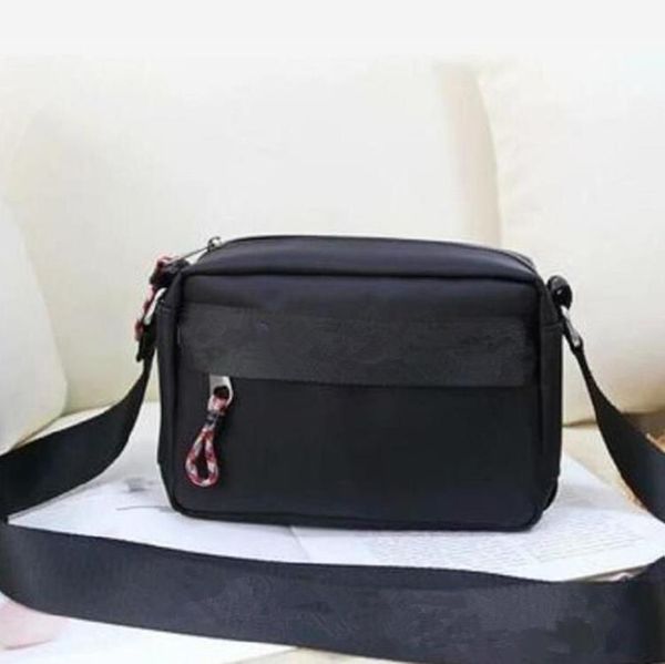 

2023 designer black messenger bag men's nylon camera bag fashion men's and women's shoulder bag size 22 cm