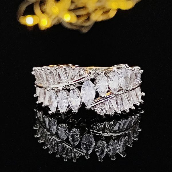 

zircon rings studded with horse eyes zircon lady ring couple rhinestone proposal ring valentine's day gift, Golden;silver