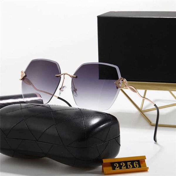 

2020 new women's fashion trend metal sunglasses driver's glasses 2256, White;black